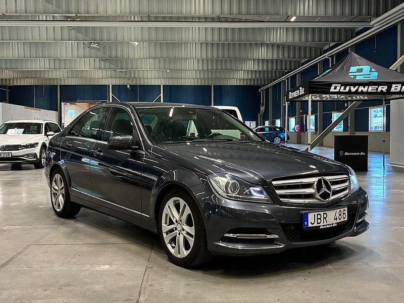 Mörkgrå Begagnad 2013 Mercedes C180 Avantgarde Sedan | 119 000 kr (Bra pris) - Bild 1/4