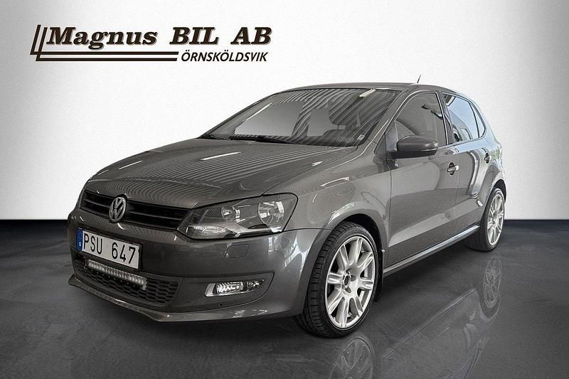 Mörkgrå Begagnad 2010 VW Polo Halvkombi | 79 900 kr (Marknadspris) - Bild 1/4