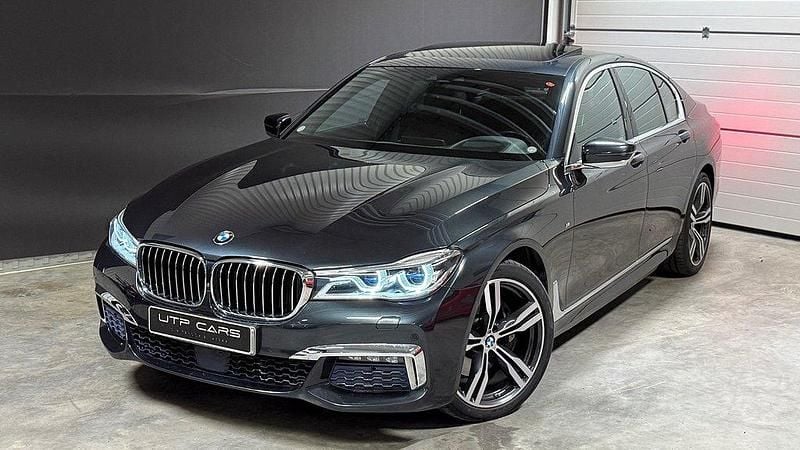 Grå Begagnad 2016 BMW 740 M Sport Sedan | 529 800 kr (Marknadspris) - Bild 1/4