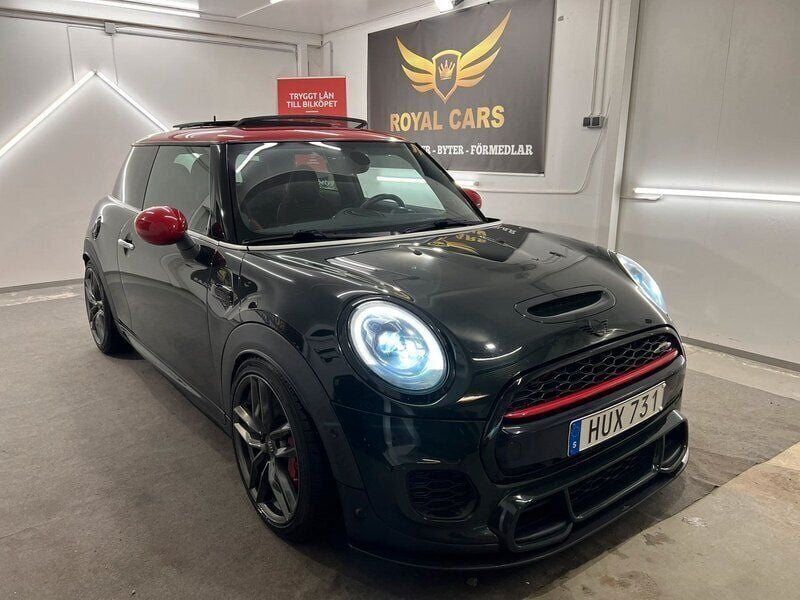 Flerfärgad Begagnad 2016 Mini John Cooper Works Chili Halvkombi | 209 990 kr (Marknadspris) - Bild 1/4