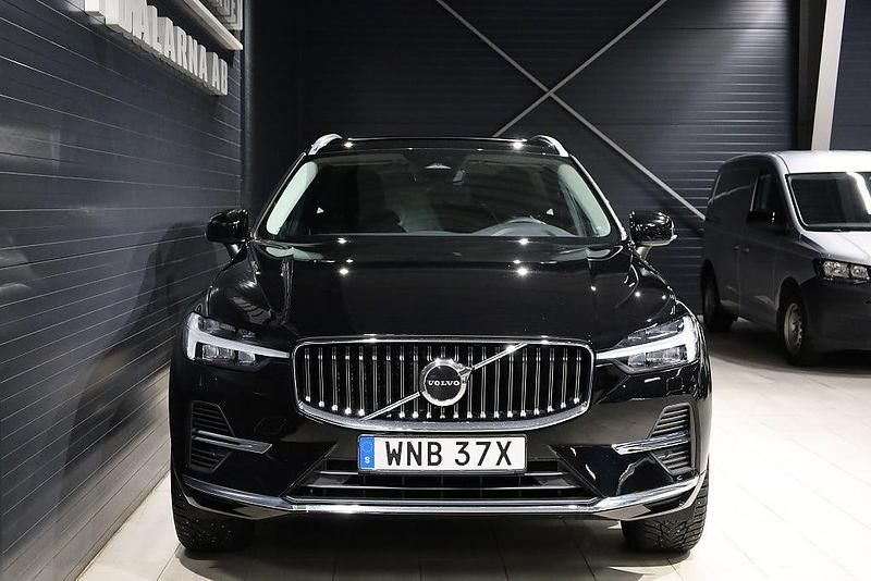 Begagnad Volvo XC60 Core 350 HK (257 kW) 2022 Svart SUV