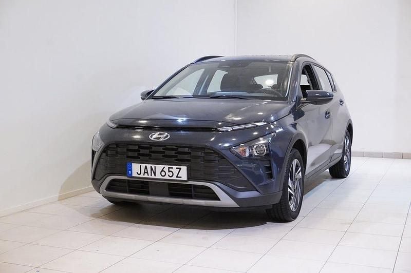 Grå Begagnad 2023 Hyundai Bayon Essential SUV | 179 900 kr (Marknadspris) - Bild 1/4