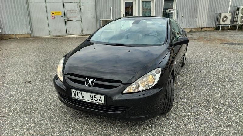 Svart Begagnad 2005 Peugeot 307 CC Cab | 29 000 kr (Marknadspris) - Bild 1/4