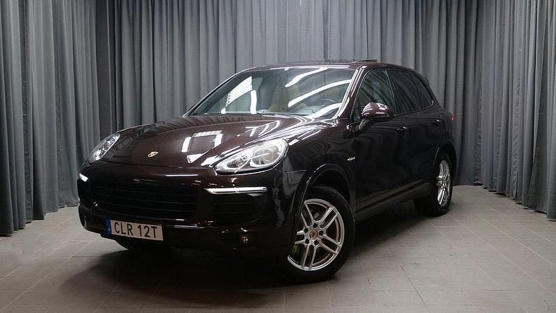 Brun Begagnad 2017 Porsche Cayenne S E-Hybrid Sport SUV | 319 000 kr (Superpris) - Bild 1/4