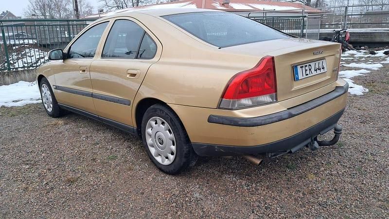 Begagnad 2002 Volvo S60 Sedan | 25 500 kr (Marknadspris) - Bild 1/4