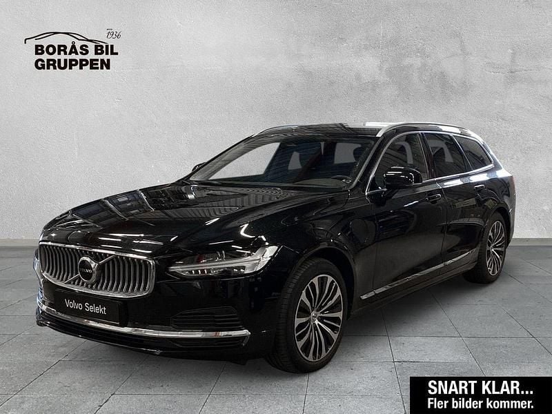 Svart Begagnad 2023 Volvo V90 Core Kombi | 409 000 kr (Marknadspris) - Bild 1/3