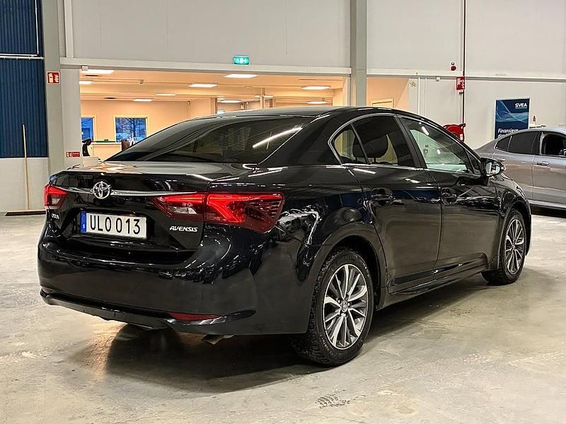 Begagnad Toyota Avensis Active 143 HK (105 kW) 2015 Svart Sedan
