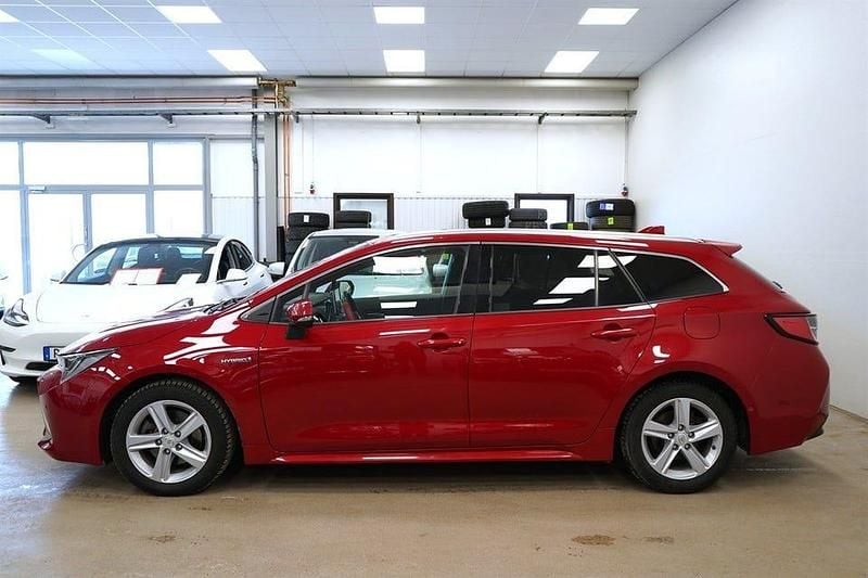 Begagnad Toyota Corolla Executive 184 HK (135 kW) 2019 Rödmetallic Kombi