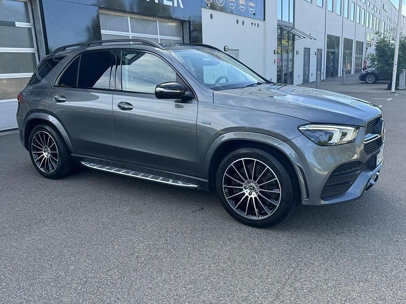 Grå Begagnad 2021 Mercedes GLE350e AMG SUV | 709 000 kr (Marknadspris) - Bild 1/4
