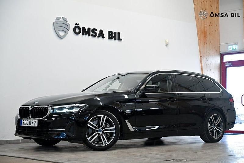 Svart Begagnad 2022 BMW 530 | 304 800 kr - Bild 1/4