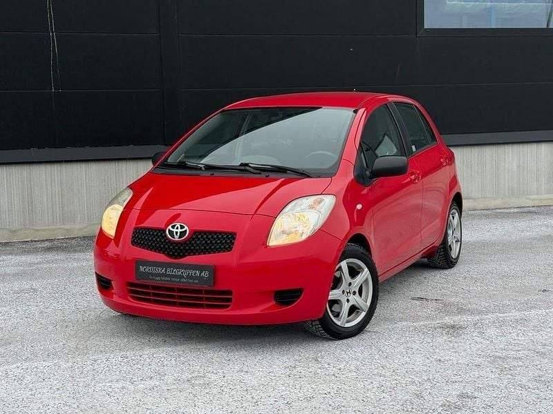 Begagnad Toyota Yaris 87 HK (63 kW) 2007 Röd Halvkombi