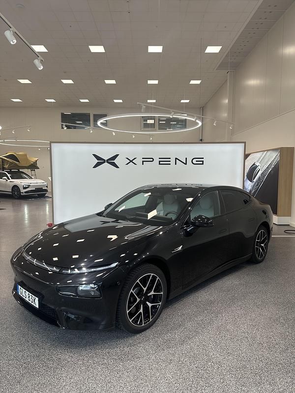 Begagnad XPENG P7 347 kW (473 HK) 2023 Svart Sedan