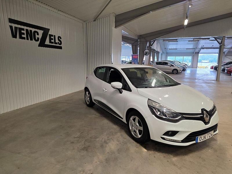 Begagnad Renault Clio IV 74 HK (54 kW) 2016 Vit Halvkombi