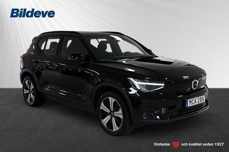 Svart Begagnad 2022 Volvo XC40 Core SUV | 319 900 kr - Bild 1/4
