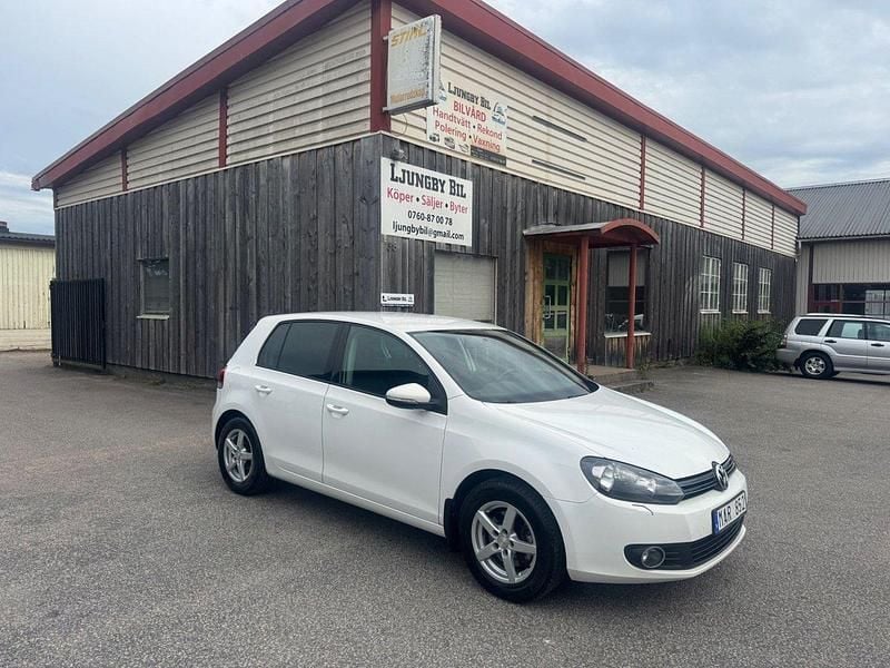 Vit Begagnad 2012 VW Golf VII Halvkombi | 53 000 kr (Bra pris) - Bild 1/4