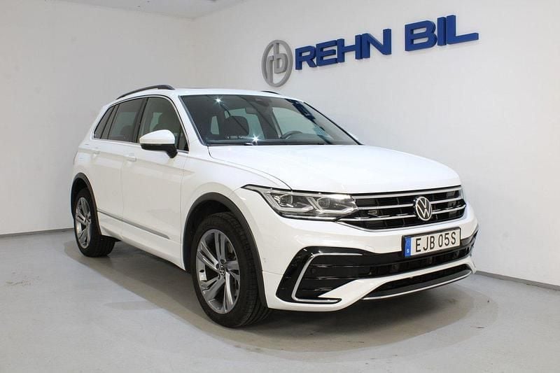 Vit Begagnad 2021 VW Tiguan R-line SUV | 369 000 kr (Lite dyr) - Bild 1/4
