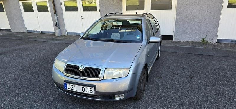 Grå Begagnad 2004 Skoda Fabia Kombi | 7 500 kr (Superpris) - Bild 1/4