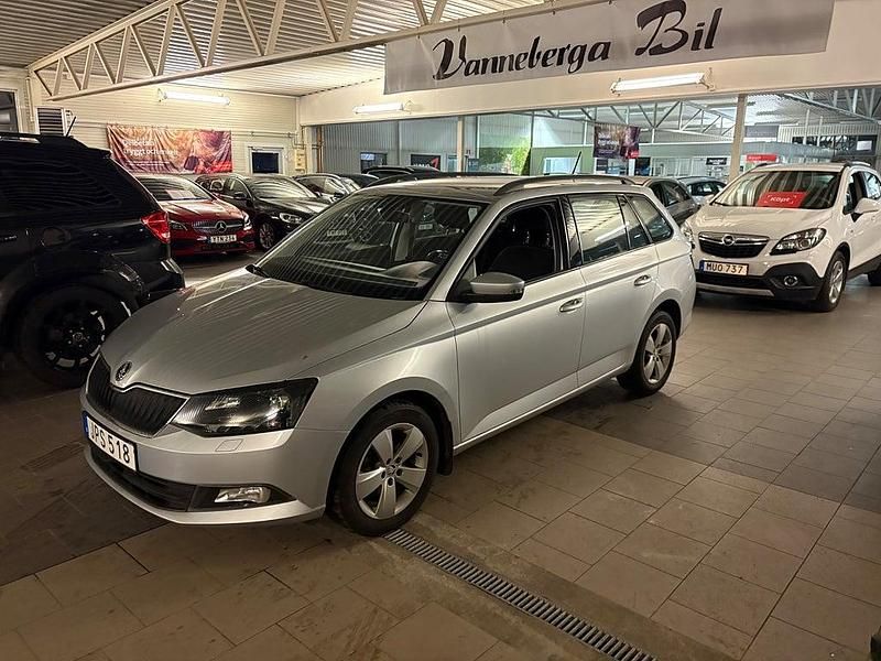 Begagnad Skoda Fabia Style 90 HK (66 kW) 2015 Silver Kombi