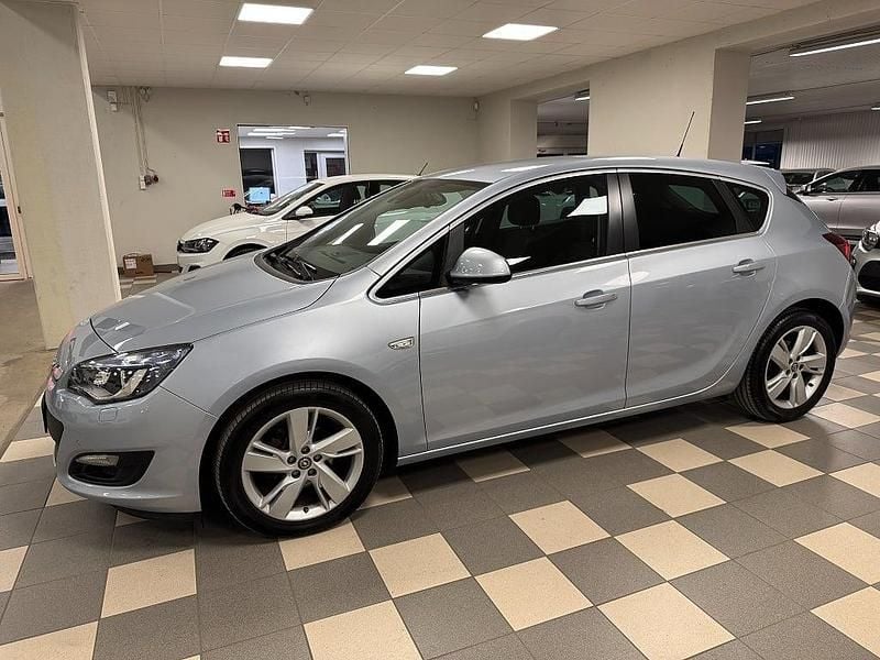 Begagnad Opel Astra Enjoy 140 HK (102 kW) 2014 Grå Halvkombi