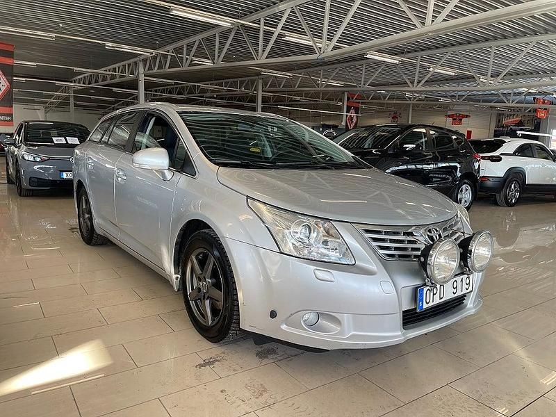 Begagnad Toyota Avensis Business Edition 152 HK (111 kW) 2010 Silver Kombi