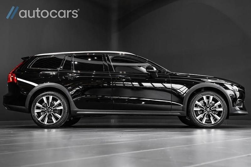 Begagnad Volvo V60 CC 197 HK (144 kW) 2021 Svart Kombi