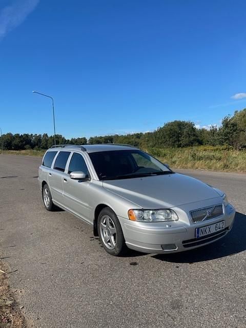 Grå Begagnad 2008 Volvo V70 Standard Kombi | 38 000 kr (Superpris) - Bild 1/4
