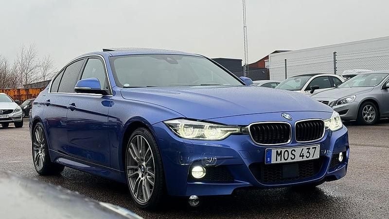 Begagnad BMW 330e M Sport 252 HK (185 kW) 2016 Blå Sedan