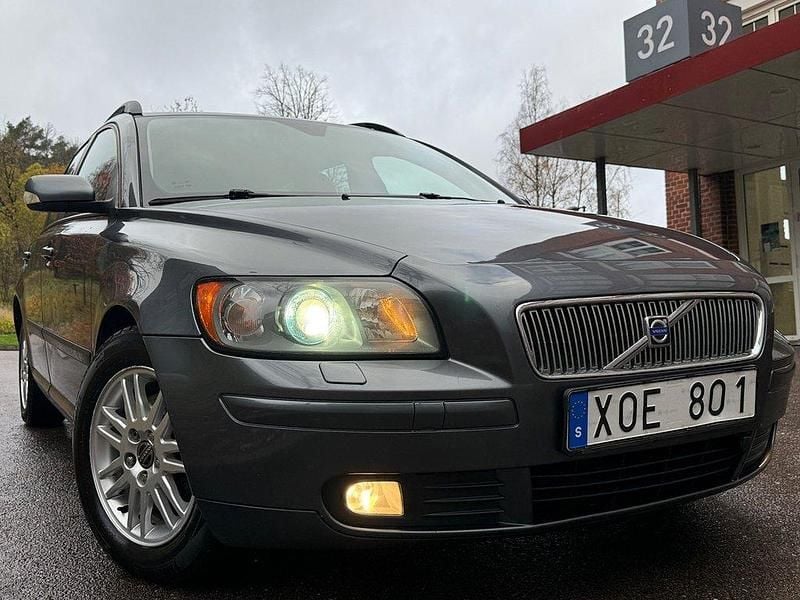 Grå Begagnad 2006 Volvo V50 Kombi | 21 900 kr (Superpris) - Bild 1/4