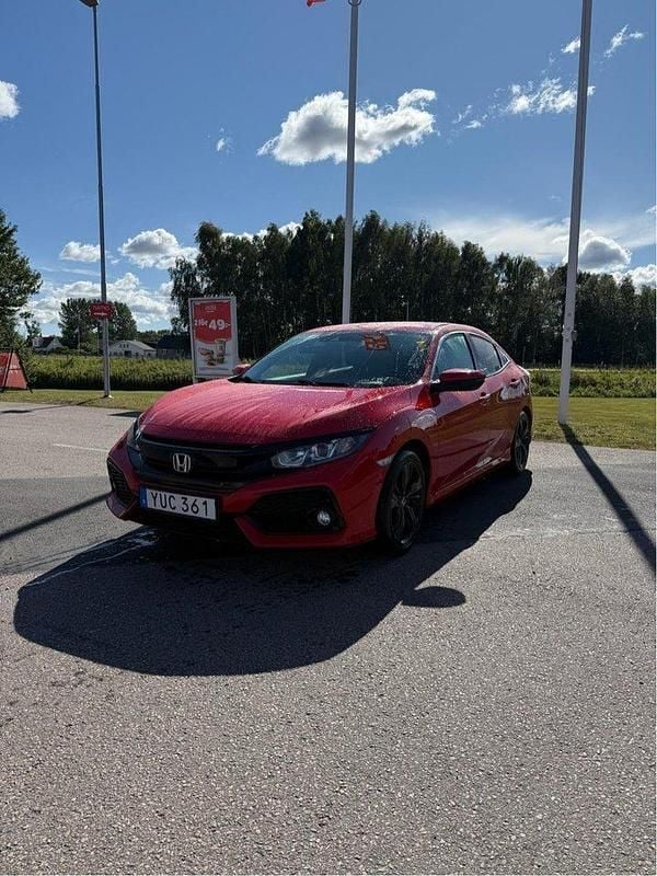 Röd Begagnad 2017 Honda Civic Elegance Halvkombi | 130 000 kr (Marknadspris) - Bild 1/4