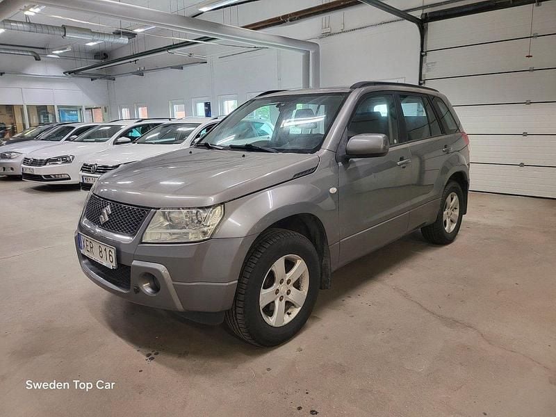 Grå Begagnad 2005 Suzuki Grand Vitara SUV | 29 900 kr (Marknadspris) - Bild 1/4