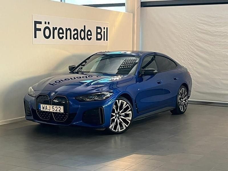 Blå Begagnad 2023 BMW i4 Shadowline Sedan | 539 000 kr (Lite dyr) - Bild 1/4