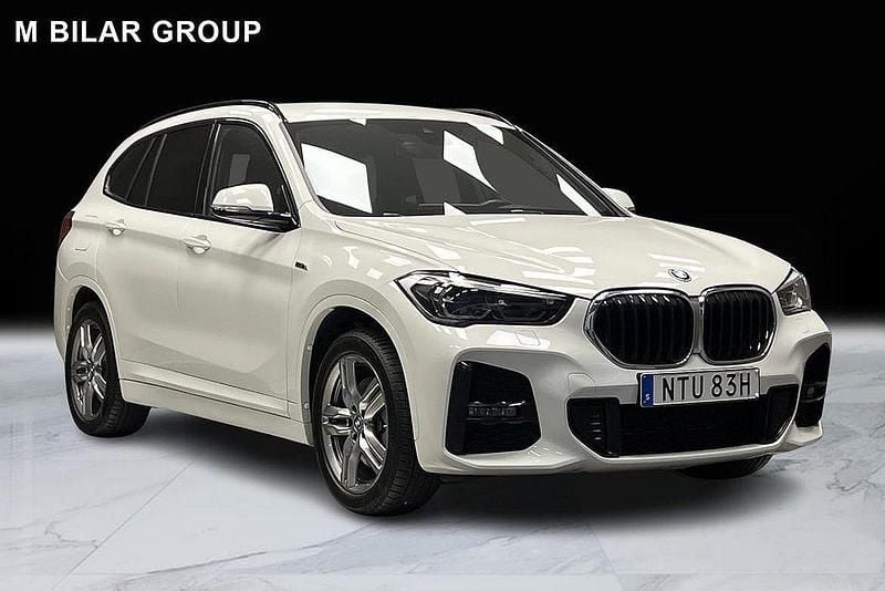 Vit Begagnad 2021 BMW X1 M Sport SUV | 349 000 kr (Marknadspris) - Bild 1/4