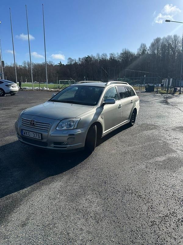 Begagnad Toyota Avensis 147 HK (108 kW) 2004 Kombi