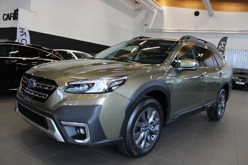 Grön (autumn green metallic) Ny 2024 Subaru Outback SUV | 434 900 kr - Bild 1/4