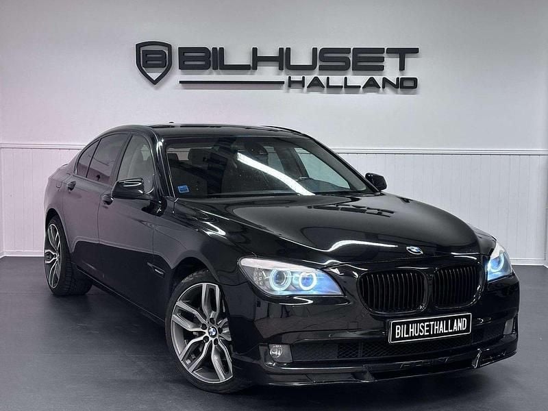 Svart Begagnad 2011 BMW 730 M Sport Sedan | 139 500 kr (Marknadspris) - Bild 1/4