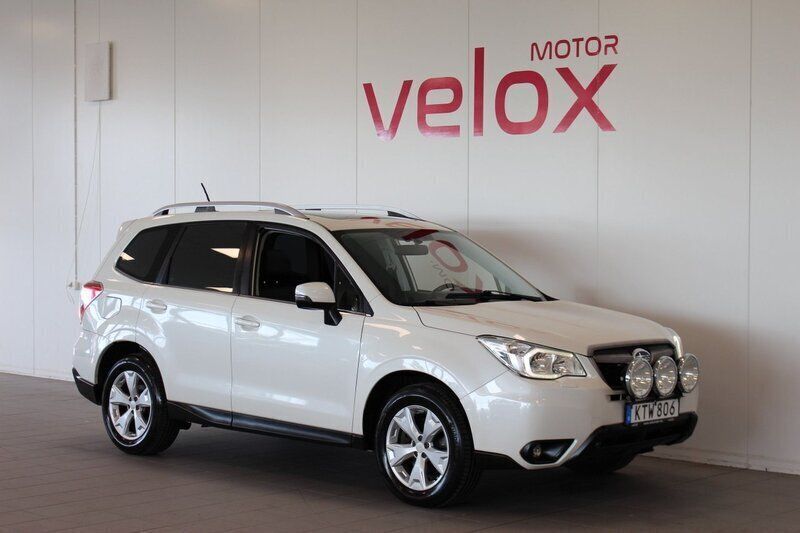Vit Begagnad 2015 Subaru Forester SUV | 129 900 kr (Marknadspris) - Bild 1/4