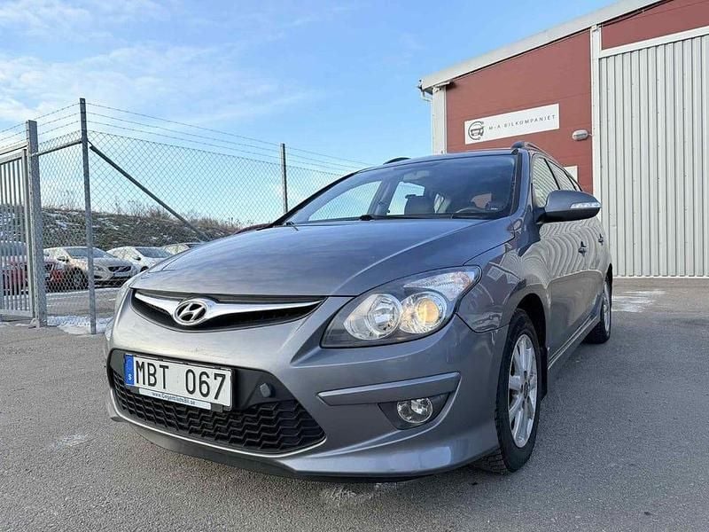 Grå Begagnad 2011 Hyundai i30 Kombi | 58 900 kr (Bra pris) - Bild 1/4