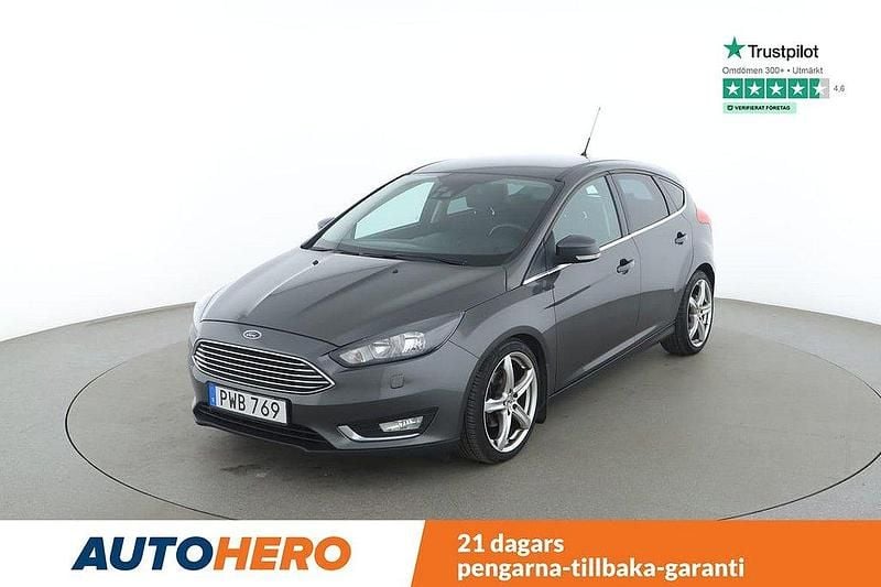 Grå Begagnad 2016 Ford Focus Titanium Halvkombi | 90 000 kr (Marknadspris) - Bild 1/4