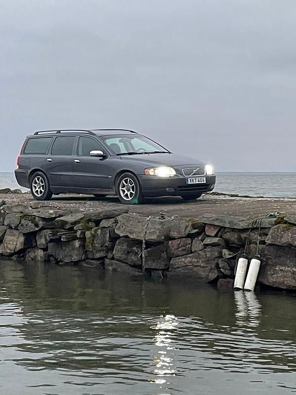 Begagnad 2006 Volvo V70 Kombi | 35 000 kr (Lite dyr) - Bild 1/3