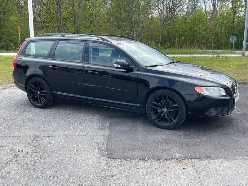 Svart Begagnad 2008 Volvo V70 Momentum Kombi | 49 800 kr (Bra pris) - Bild 1/4