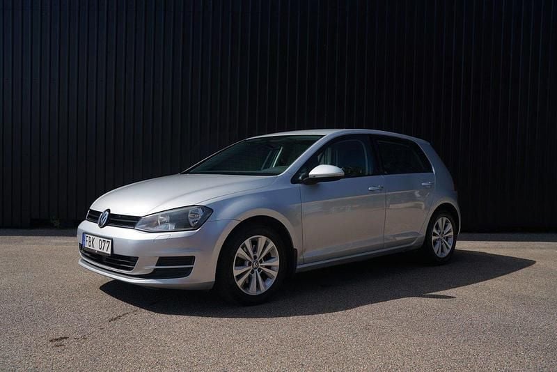 Silver Begagnad 2013 VW Golf VII Halvkombi | 84 900 kr (Marknadspris) - Bild 1/4