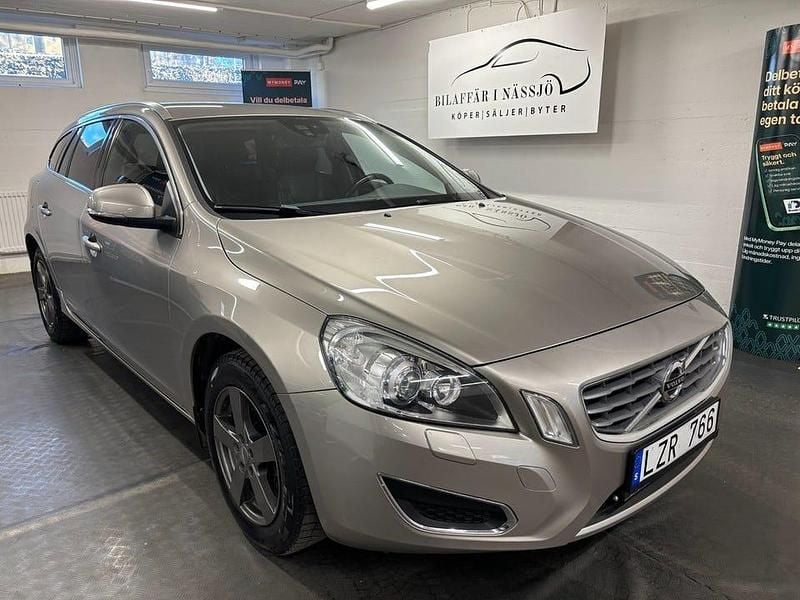 Ljusbrun Begagnad 2011 Volvo V60 Summum Kombi | 92 500 kr (Bra pris) - Bild 1/4