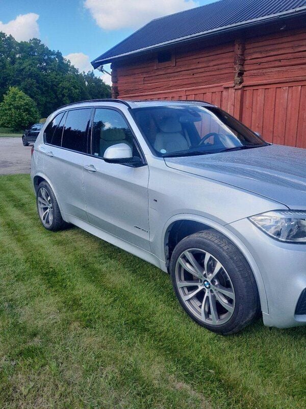 Silver Begagnad 2018 BMW X5 M Sport SUV | 357 000 kr (Marknadspris) - Bild 1/4