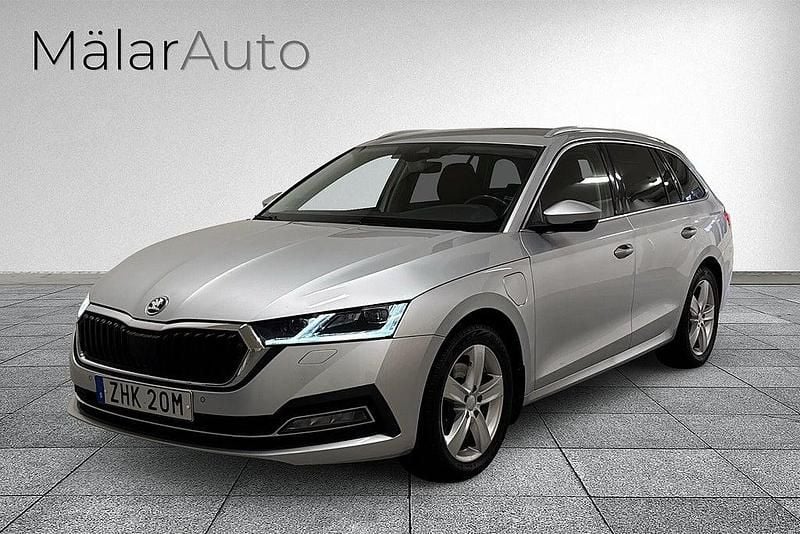 Silver Begagnad 2021 Skoda Octavia Style Kombi | 184 900 kr (Bra pris) - Bild 1/4