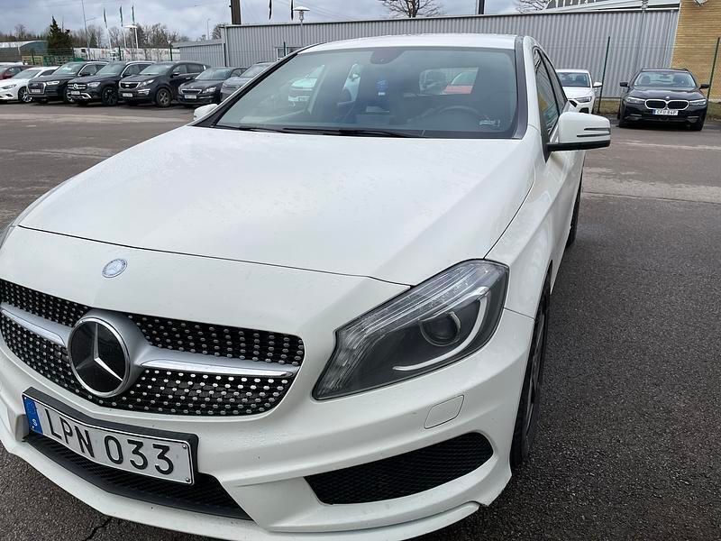 Vit Begagnad 2015 Mercedes A200 AMG Sedan | 149 000 kr (Marknadspris) - Bild 1/2