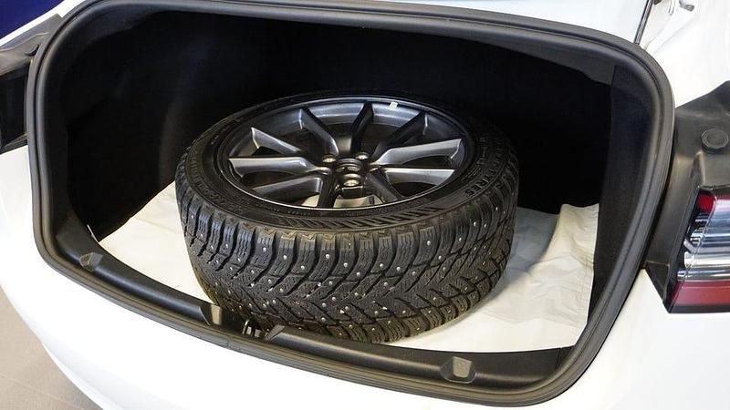 Begagnad Tesla Model 3 Long Range AWD 366 kW (498 HK) 2022 Vit Sedan