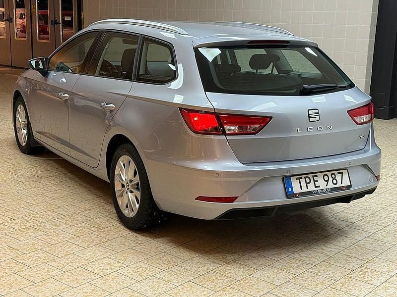 Begagnad Seat Leon ST Style 131 HK (96 kW) 2020 Silver Kombi