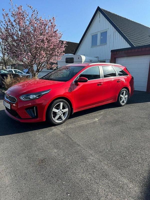 Röd Begagnad 2020 Kia Ceed Sportswagon Kombi | 189 000 kr (Marknadspris) - Bild 1/4