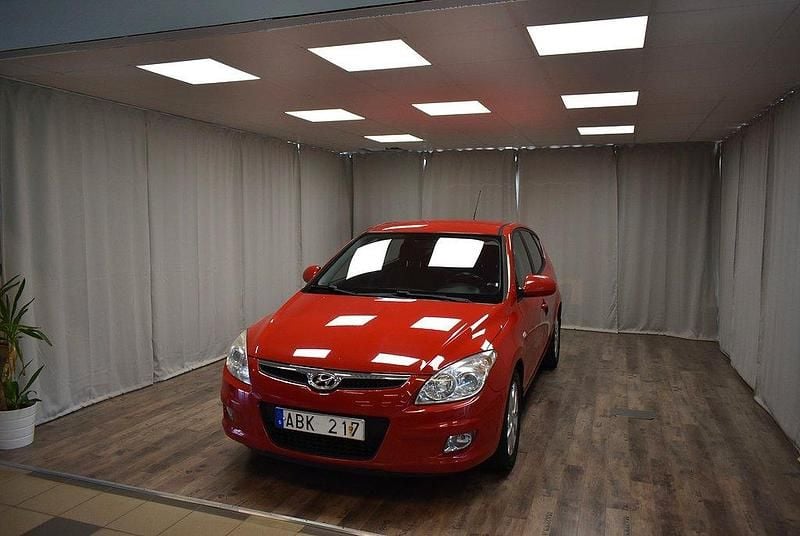 Röd Begagnad 2007 Hyundai i30 Halvkombi | 54 900 kr (Lite dyr) - Bild 1/3