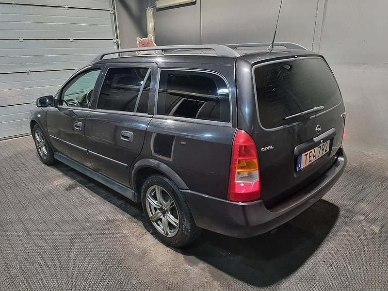 Begagnad Opel Astra 101 HK (74 kW) 2002 Svart Kombi